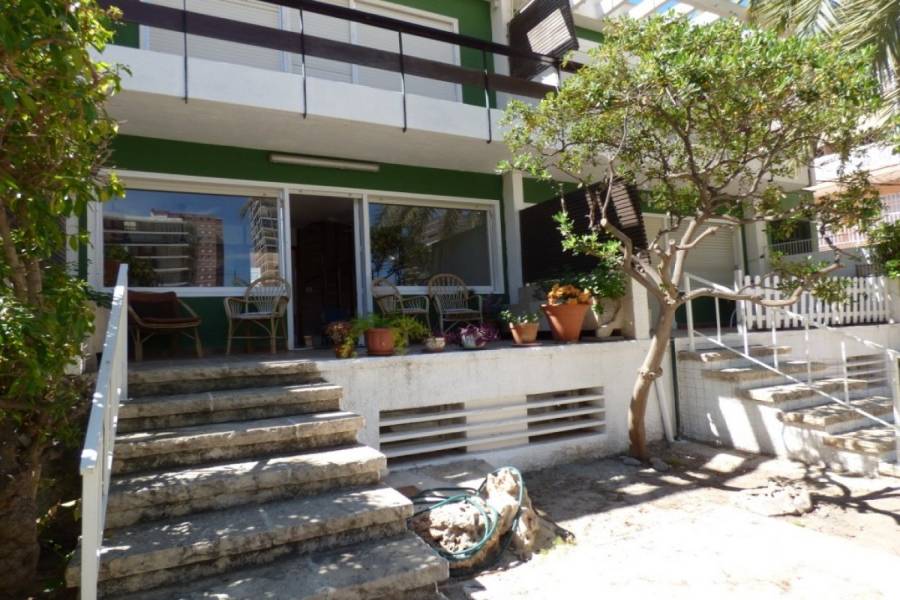 Alicante,Alicante,España,3 Bedrooms Bedrooms,2 BathroomsBathrooms,Adosada,34846
