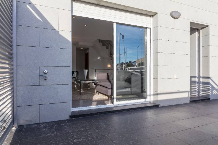 Elche,Alicante,España,3 Bedrooms Bedrooms,2 BathroomsBathrooms,Bungalow,34852