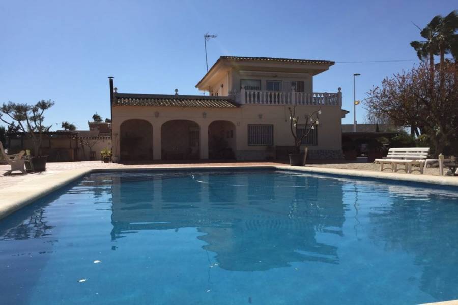 Elche,Alicante,España,5 Bedrooms Bedrooms,3 BathroomsBathrooms,Chalets,34854