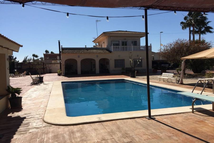Elche,Alicante,España,5 Bedrooms Bedrooms,3 BathroomsBathrooms,Chalets,34854