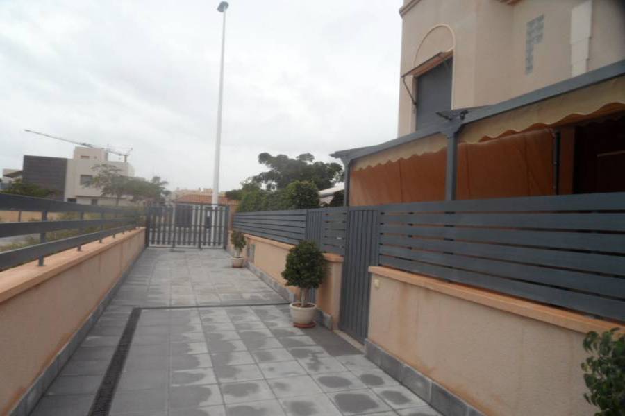 Elche,Alicante,España,4 Bedrooms Bedrooms,2 BathroomsBathrooms,Bungalow,34859