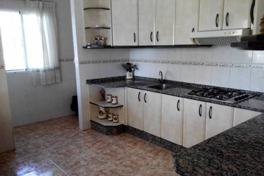 Alicante,Alicante,España,4 Bedrooms Bedrooms,2 BathroomsBathrooms,Chalets,34865