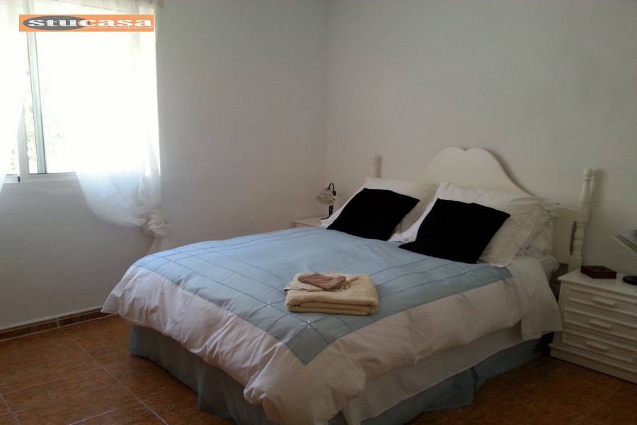 Busot,Alicante,España,4 Bedrooms Bedrooms,3 BathroomsBathrooms,Chalets,34913