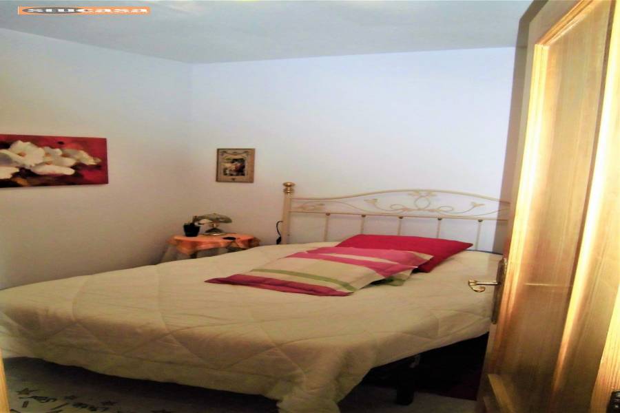 Alicante,Alicante,España,4 Bedrooms Bedrooms,2 BathroomsBathrooms,Planta baja,34920