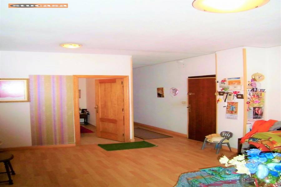 Alicante,Alicante,España,4 Bedrooms Bedrooms,2 BathroomsBathrooms,Planta baja,34920