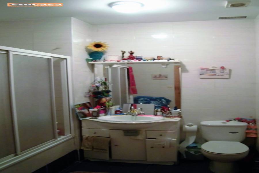 Alicante,Alicante,España,4 Bedrooms Bedrooms,2 BathroomsBathrooms,Planta baja,34920
