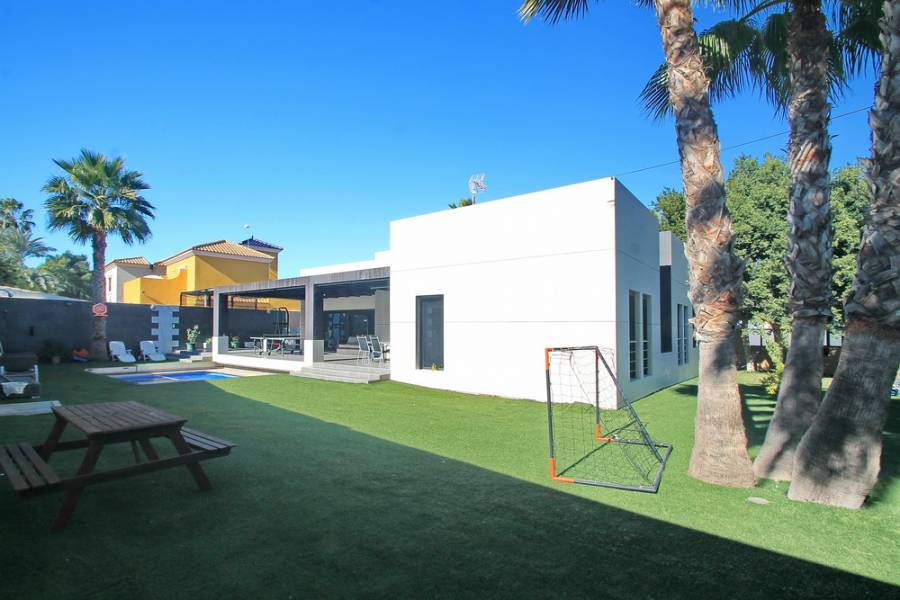 Torrevieja,Alicante,España,4 Bedrooms Bedrooms,2 BathroomsBathrooms,Casas,35006