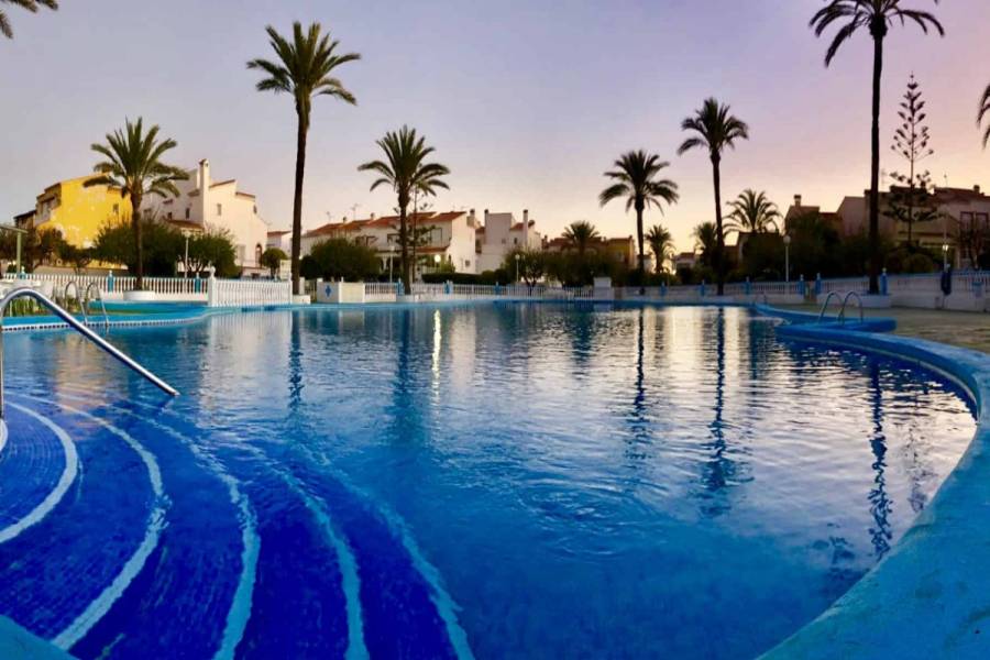Torrevieja,Alicante,España,4 Bedrooms Bedrooms,2 BathroomsBathrooms,Adosada,35010