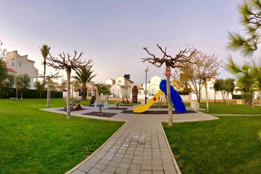 Torrevieja,Alicante,España,4 Bedrooms Bedrooms,2 BathroomsBathrooms,Adosada,35010