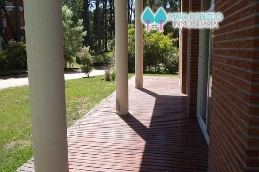 Pinamar,Buenos Aires,Argentina,3 Bedrooms Bedrooms,2 BathroomsBathrooms,Casas,Av Shaw 2200,4085