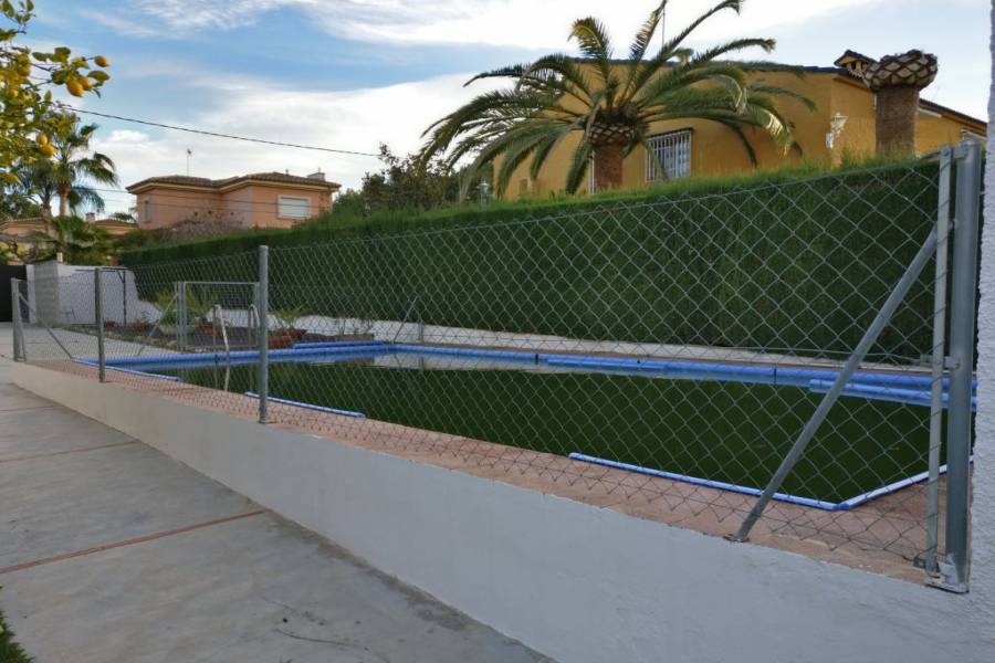 Paterna,Valencia,España,5 Bedrooms Bedrooms,2 BathroomsBathrooms,Fincas-Villas,4191