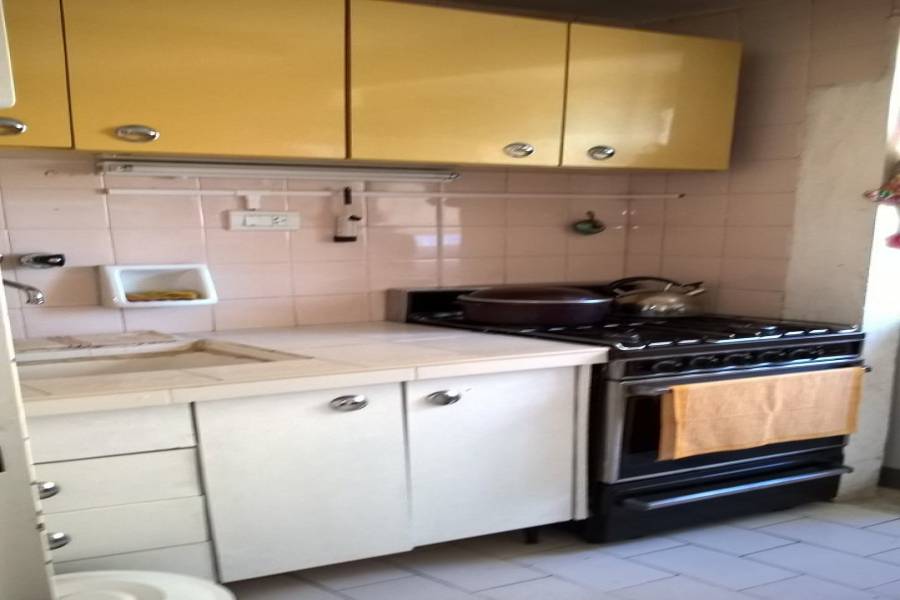 Flores,Capital Federal,3 Habitaciones Habitaciones,2 BañosBaños,Departamentos,VARELA,1011