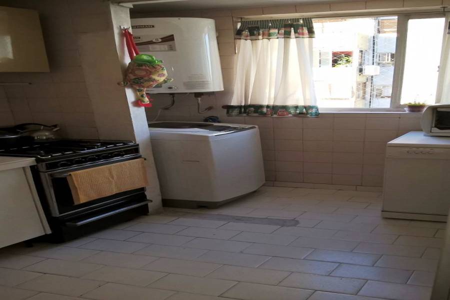 Flores,Capital Federal,3 Habitaciones Habitaciones,2 BañosBaños,Departamentos,VARELA,1011