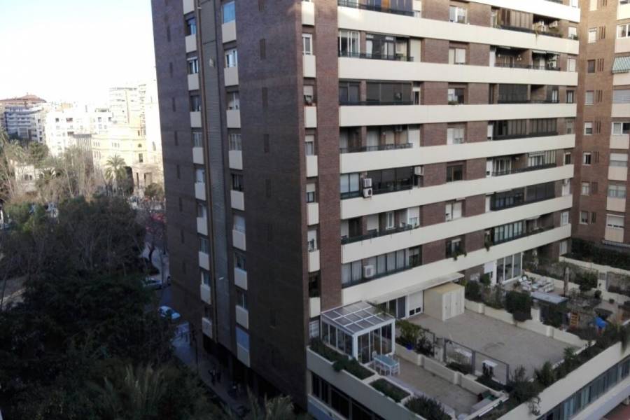 Valencia,Valencia,España,4 Bedrooms Bedrooms,2 BathroomsBathrooms,Apartamentos,4333