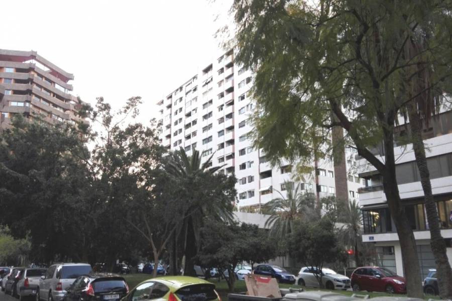 Valencia,Valencia,España,4 Bedrooms Bedrooms,2 BathroomsBathrooms,Apartamentos,4333