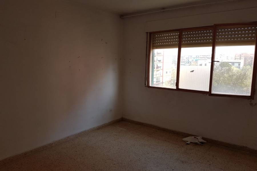 Valencia,Valencia,España,4 Bedrooms Bedrooms,1 BañoBathrooms,Apartamentos,4353