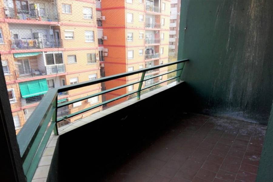 Valencia,Valencia,España,4 Bedrooms Bedrooms,1 BañoBathrooms,Apartamentos,4353