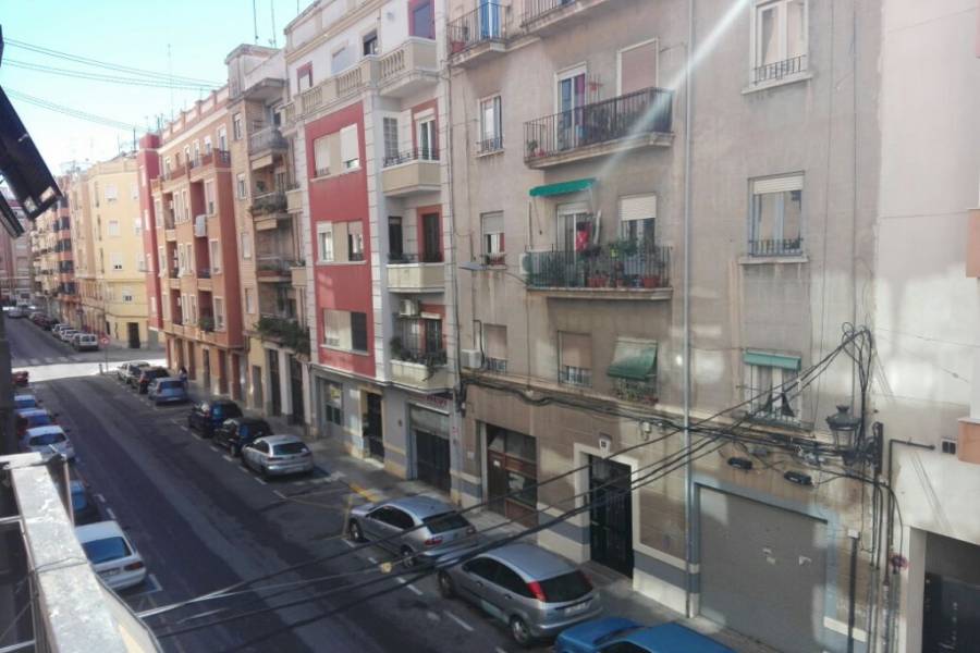 Valencia,Valencia,España,4 Bedrooms Bedrooms,1 BañoBathrooms,Apartamentos,4357