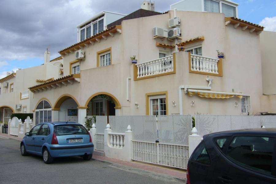 Orihuela Costa,Alicante,España,3 Bedrooms Bedrooms,2 BathroomsBathrooms,Adosada,39108