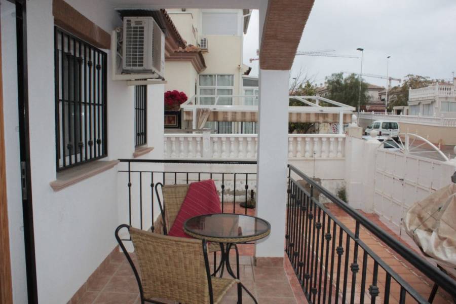 Torrevieja,Alicante,España,3 Bedrooms Bedrooms,2 BathroomsBathrooms,Adosada,39109
