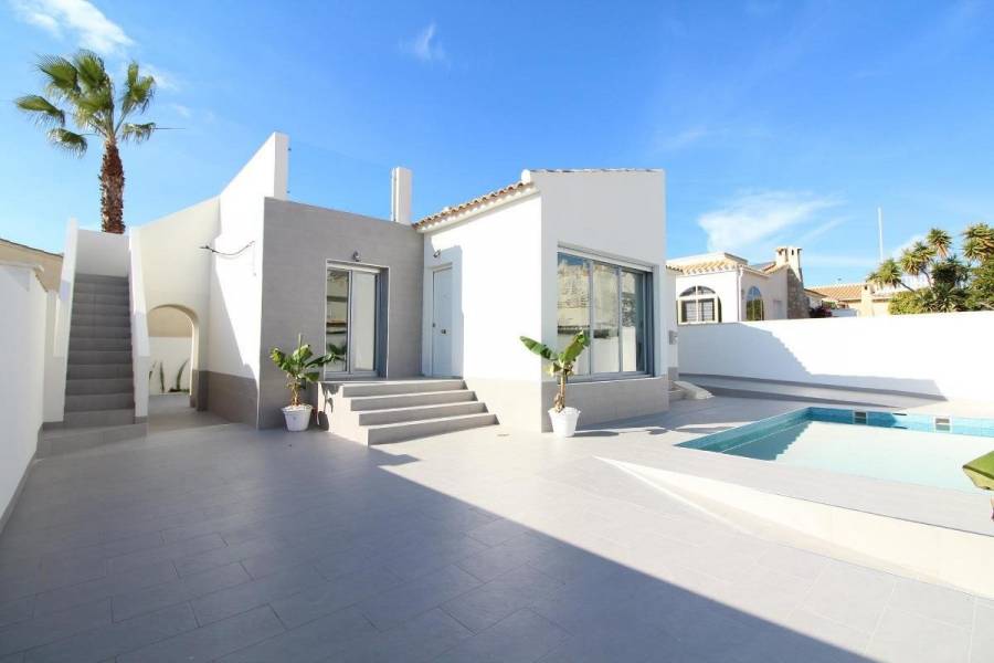 Orihuela Costa,Alicante,España,3 Bedrooms Bedrooms,2 BathroomsBathrooms,Chalets,39121