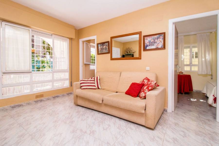 Torrevieja,Alicante,España,2 Bedrooms Bedrooms,1 BañoBathrooms,Adosada,39151