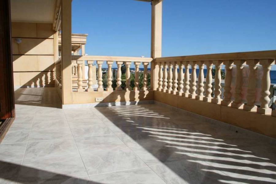 Santa Pola,Alicante,España,4 Bedrooms Bedrooms,2 BathroomsBathrooms,Chalets,39351