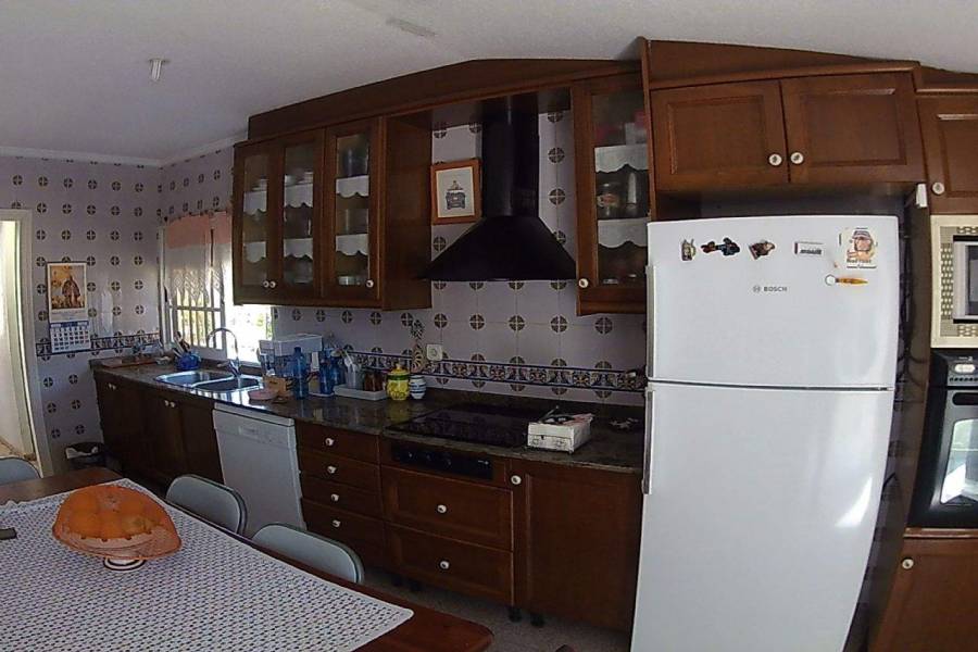 Elche,Alicante,España,5 Bedrooms Bedrooms,1 BañoBathrooms,Chalets,39505