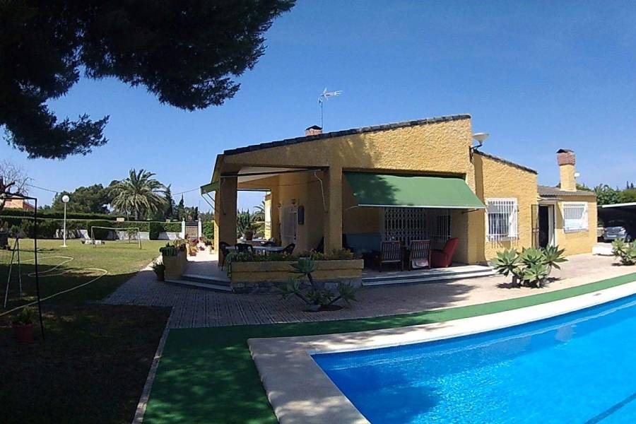 Elche,Alicante,España,5 Bedrooms Bedrooms,1 BañoBathrooms,Chalets,39505