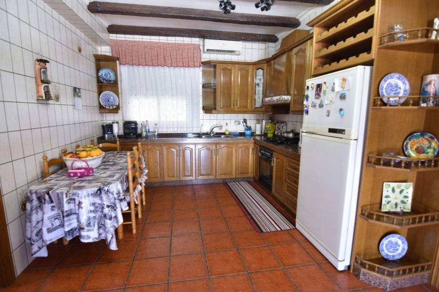 Elche,Alicante,España,4 Bedrooms Bedrooms,2 BathroomsBathrooms,Chalets,39571