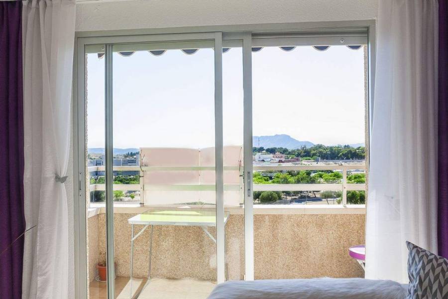 Alicante,Alicante,España,4 Bedrooms Bedrooms,1 BañoBathrooms,Apartamentos,39607