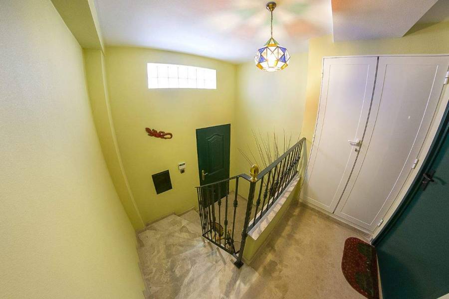 Alicante,Alicante,España,4 Bedrooms Bedrooms,2 BathroomsBathrooms,Dúplex,39632