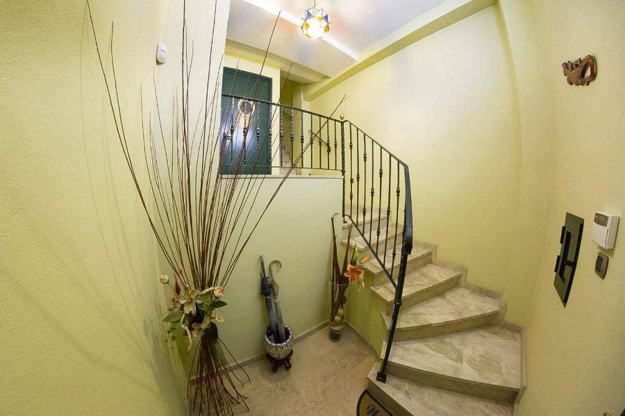 Alicante,Alicante,España,4 Bedrooms Bedrooms,2 BathroomsBathrooms,Dúplex,39632