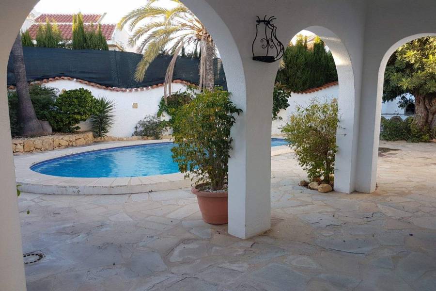 La Nucia,Alicante,España,3 Bedrooms Bedrooms,2 BathroomsBathrooms,Chalets,39809