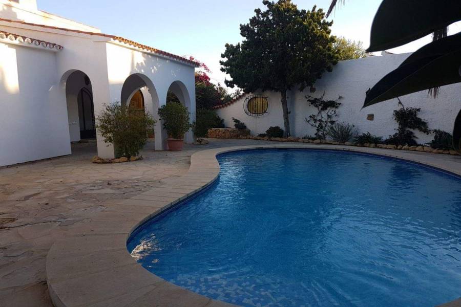 La Nucia,Alicante,España,3 Bedrooms Bedrooms,2 BathroomsBathrooms,Chalets,39809