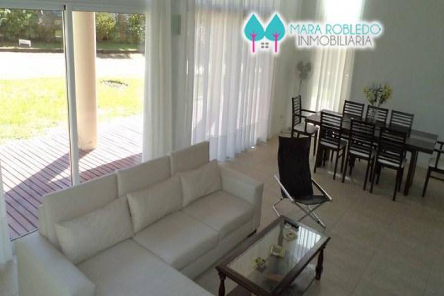 Pinamar,Buenos Aires,Argentina,3 Bedrooms Bedrooms,2 BathroomsBathrooms,Casas,AV SHAW,4428