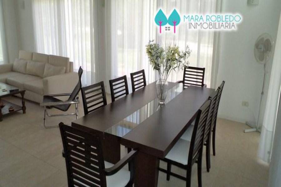 Pinamar,Buenos Aires,Argentina,3 Bedrooms Bedrooms,2 BathroomsBathrooms,Casas,AV SHAW,4428