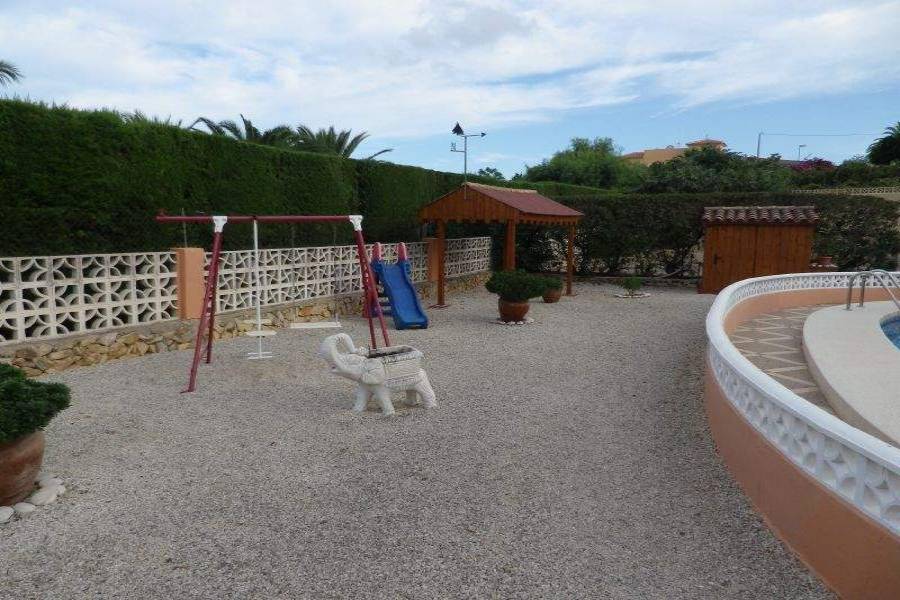 La Nucia,Alicante,España,3 Bedrooms Bedrooms,3 BathroomsBathrooms,Chalets,39842