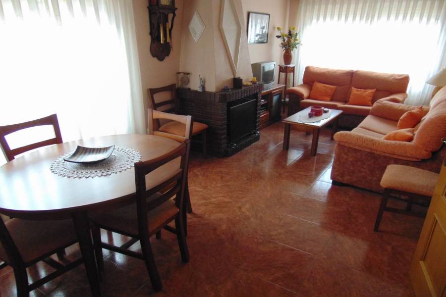 Almoradí,Alicante,España,4 Bedrooms Bedrooms,2 BathroomsBathrooms,Adosada,39863
