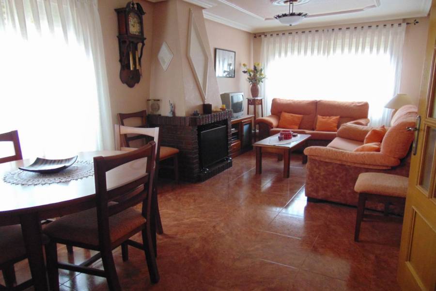 Almoradí,Alicante,España,4 Bedrooms Bedrooms,2 BathroomsBathrooms,Adosada,39863