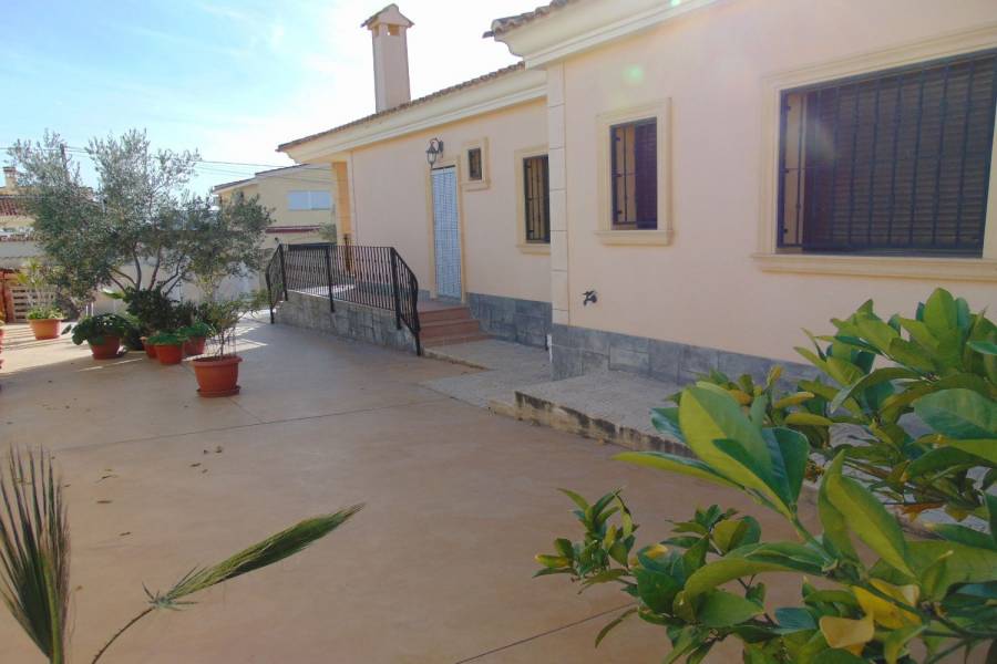 Ciudad Quesada,Alicante,España,3 Bedrooms Bedrooms,3 BathroomsBathrooms,Chalets,39864