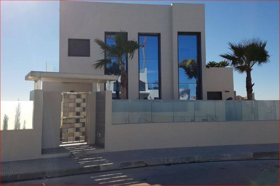Orihuela,Alicante,España,3 Bedrooms Bedrooms,5 BathroomsBathrooms,Chalets,39868
