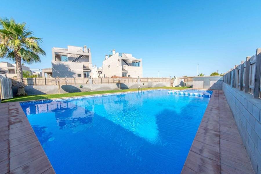 Torrevieja,Alicante,España,3 Bedrooms Bedrooms,2 BathroomsBathrooms,Adosada,39874