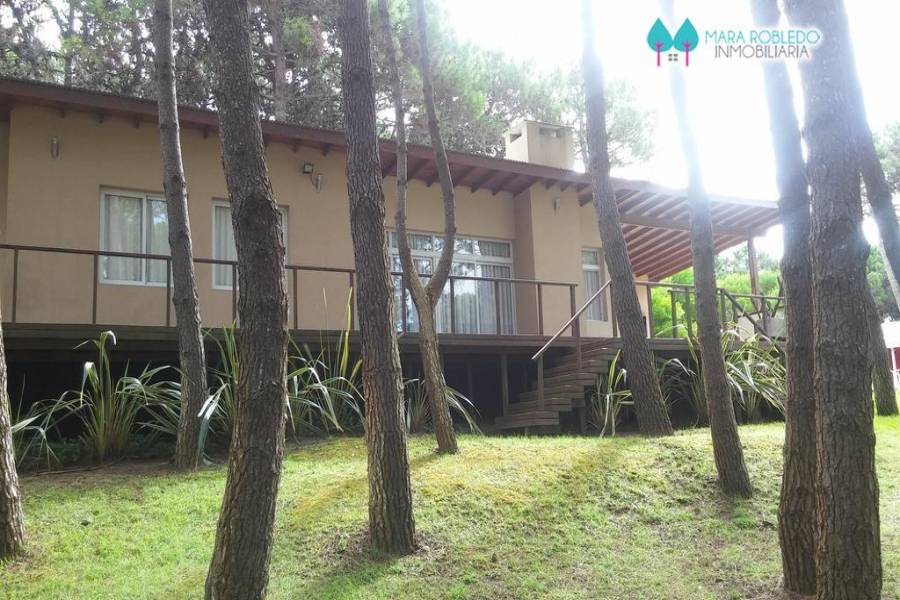 Pinamar,Buenos Aires,Argentina,4 Bedrooms Bedrooms,3 BathroomsBathrooms,Casas,helade y etoneo,4433