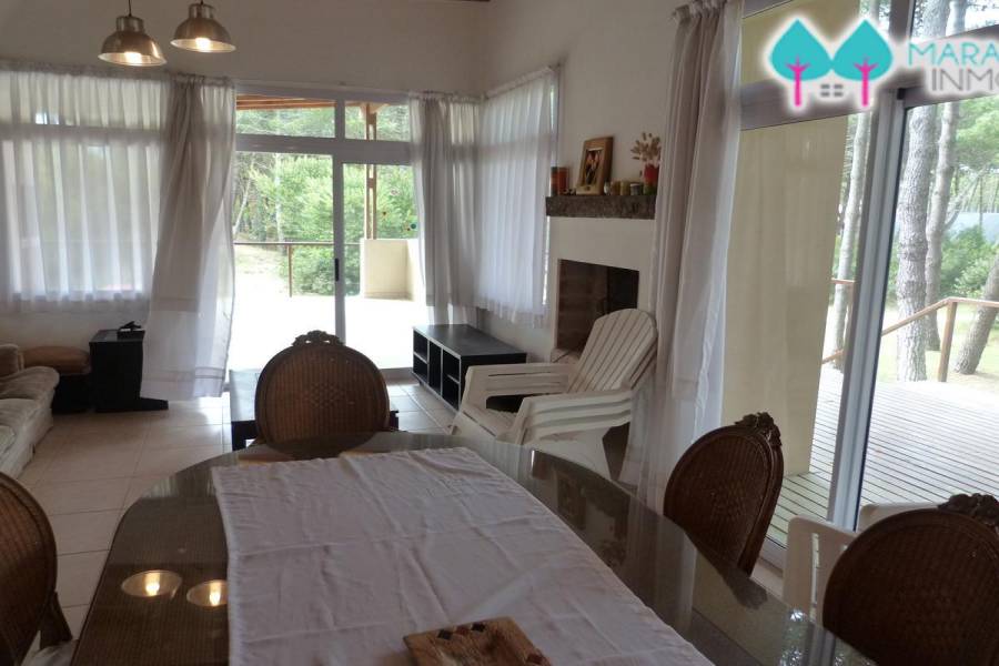 Pinamar,Buenos Aires,Argentina,4 Bedrooms Bedrooms,3 BathroomsBathrooms,Casas,helade y etoneo,4433