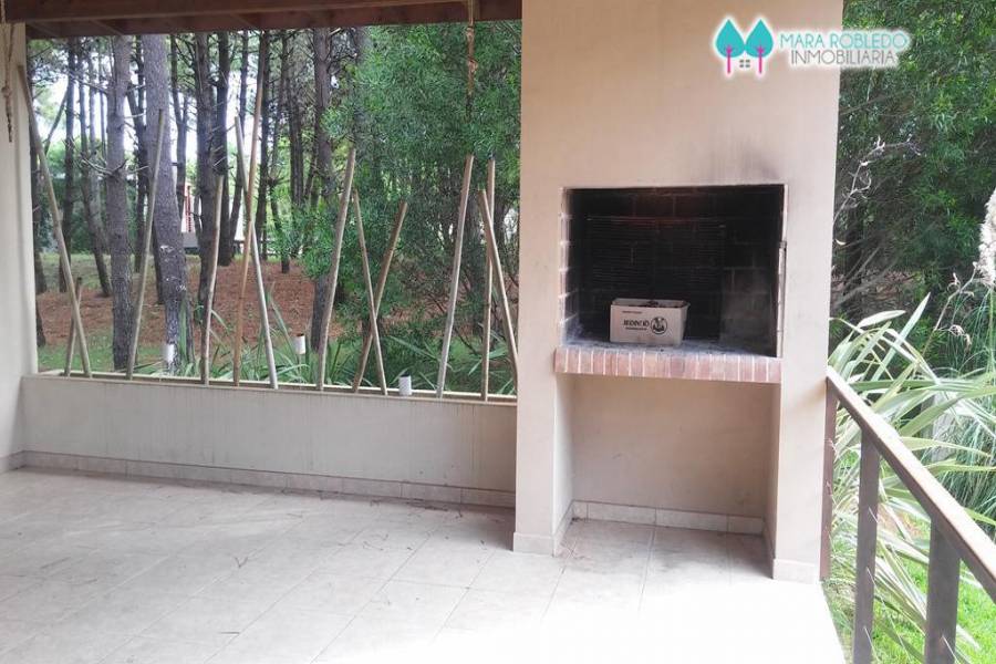 Pinamar,Buenos Aires,Argentina,4 Bedrooms Bedrooms,3 BathroomsBathrooms,Casas,helade y etoneo,4433