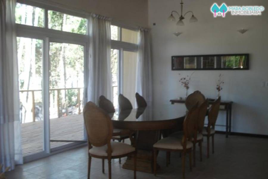 Pinamar,Buenos Aires,Argentina,4 Bedrooms Bedrooms,3 BathroomsBathrooms,Casas,helade y etoneo,4433