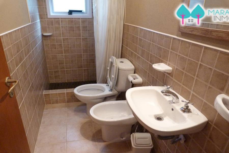 Pinamar,Buenos Aires,Argentina,4 Bedrooms Bedrooms,3 BathroomsBathrooms,Casas,helade y etoneo,4433