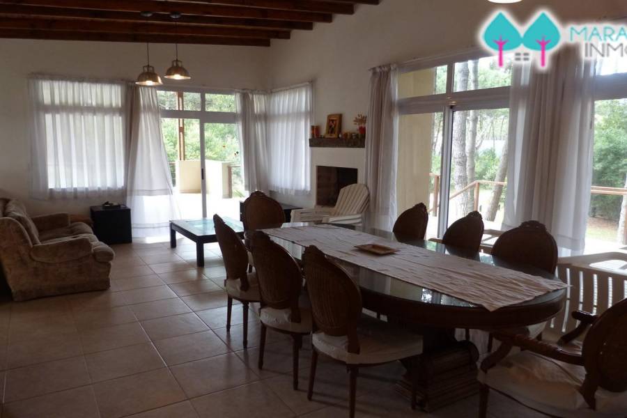 Pinamar,Buenos Aires,Argentina,4 Bedrooms Bedrooms,3 BathroomsBathrooms,Casas,helade y etoneo,4433