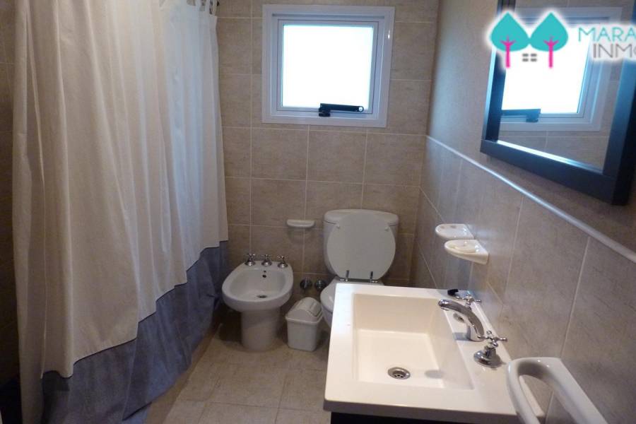 Pinamar,Buenos Aires,Argentina,4 Bedrooms Bedrooms,3 BathroomsBathrooms,Casas,helade y etoneo,4433